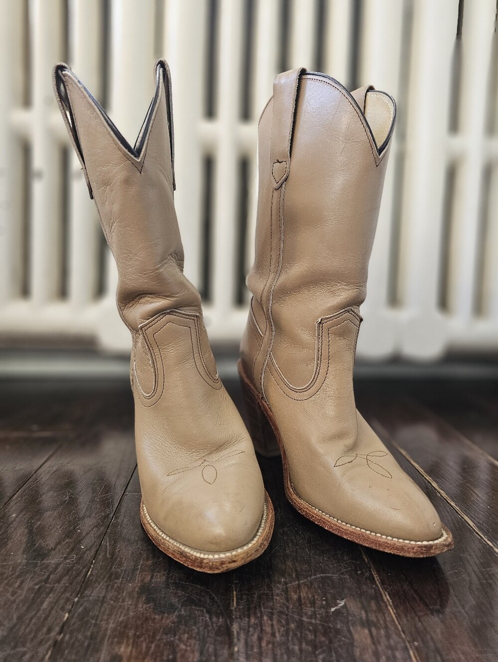Vintage Frye 7898 Western Boots Size 6B Made in USA Tan Leather High Heel - Picture 3 of 12